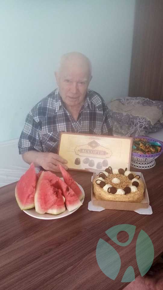 Дом престарелых г. Красноярск: Поздравили с днем рождения Суйтина Константина